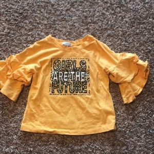 Adorable shirt! Great condition!